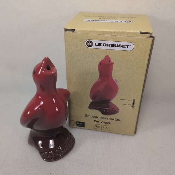 Le Creuset Pie Bird 9cm Baking Pie Funnel Cherry Red Stoneware 3.5" - Picture 1 of 11